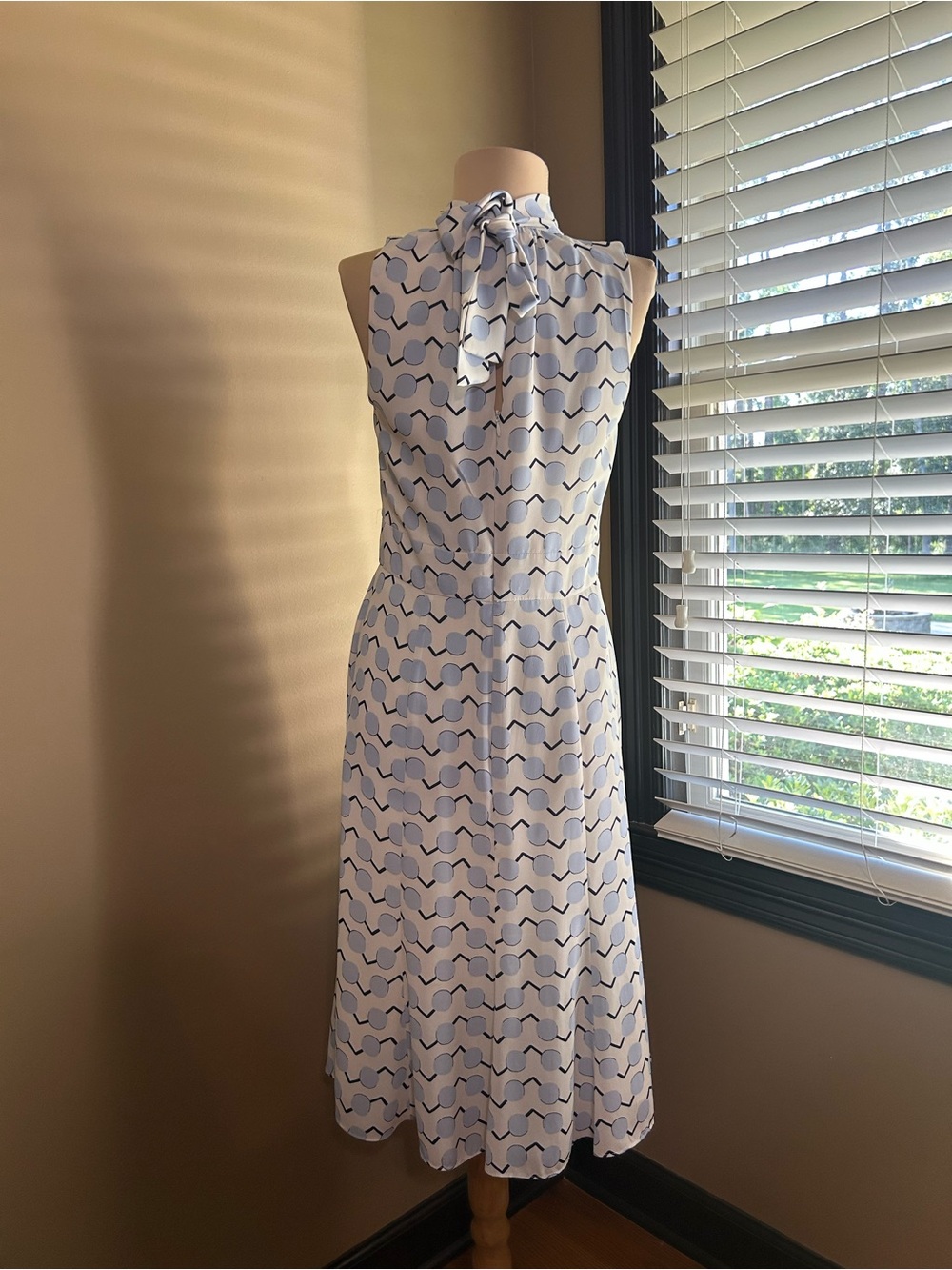 Donna Morgan Light Blue and White Sleeveless Mock-Neck Midi Dress - Picture 3 of 6